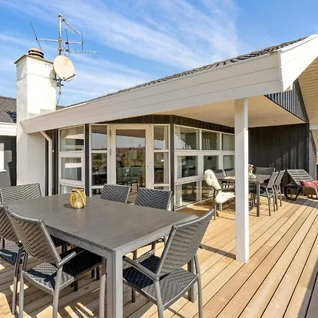 Holiday home Stunning In Hvide Sande With Wifi