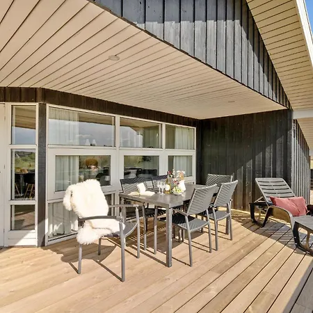 Casa de Férias Nice Home In Hvide Sande With Sauna